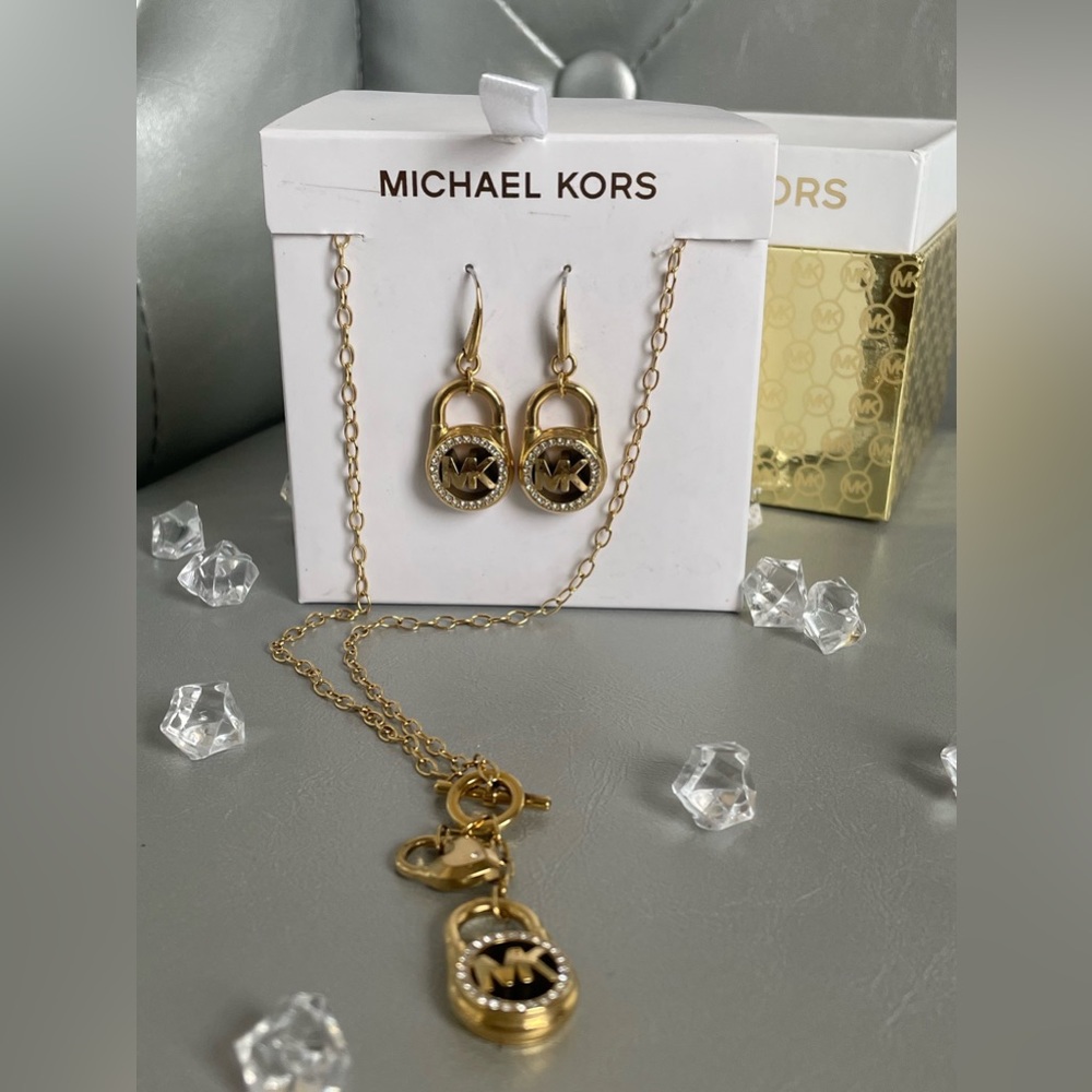 ‼️SALE‼️NEW!!🤍💎MICHEAL KORS  EARRING & NECKLACE SET!!